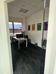 Jalan Pemimpin (D20), Office #534115391